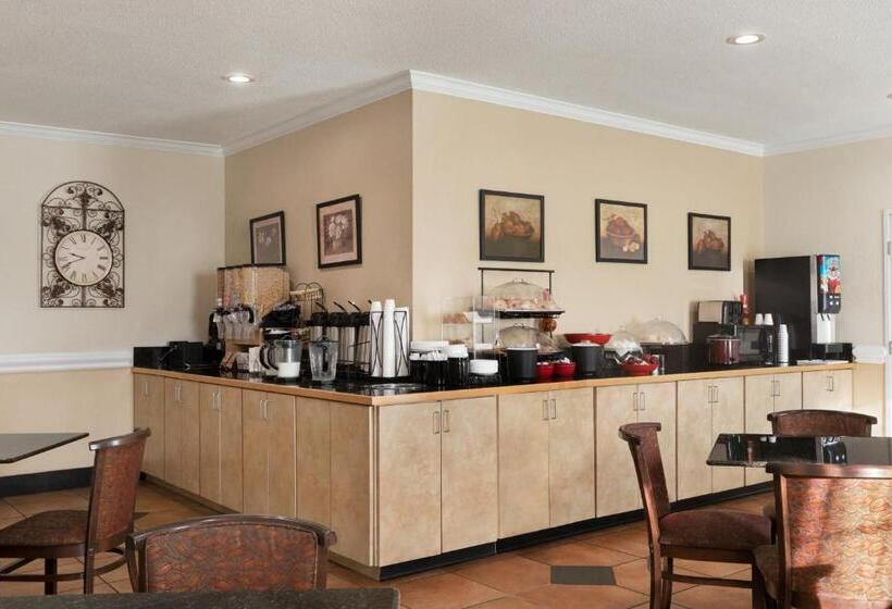 Отель Ramada By Wyndham Elizabethtown