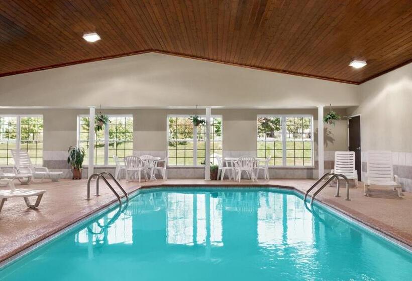 Отель Ramada By Wyndham Elizabethtown