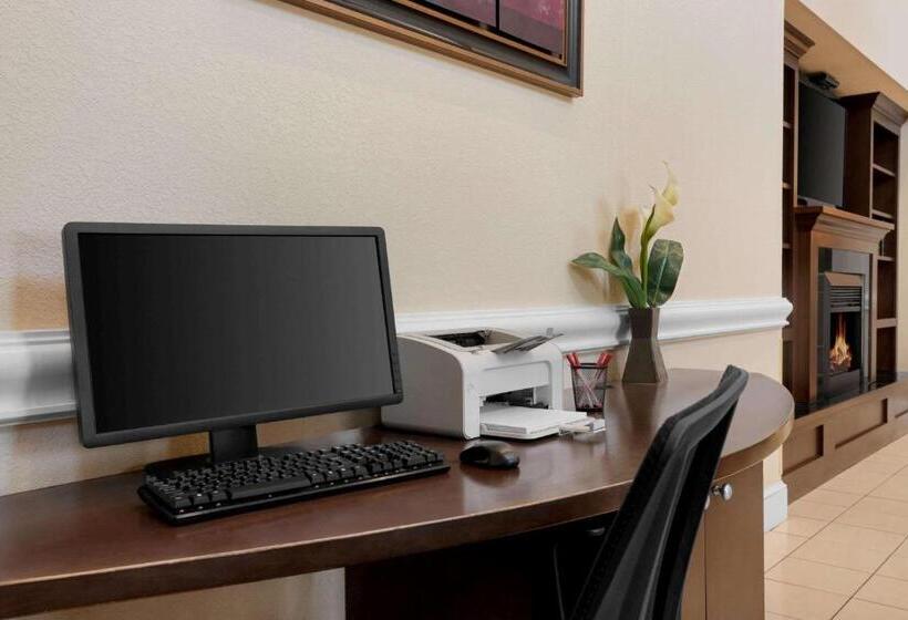 Отель Ramada By Wyndham Elizabethtown