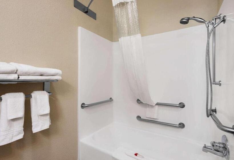 Отель Ramada By Wyndham Elizabethtown