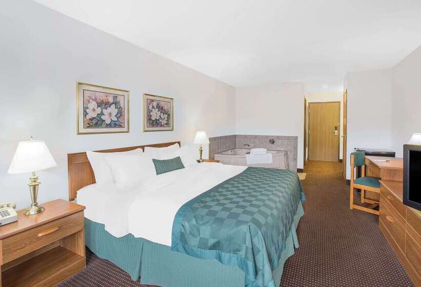 酒店 Ramada By Wyndham Hancock Waterfront