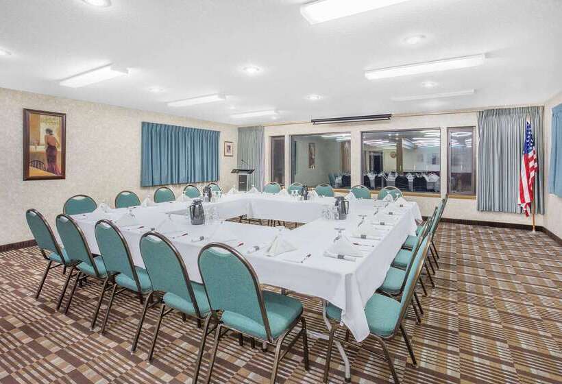 酒店 Ramada By Wyndham Hancock Waterfront