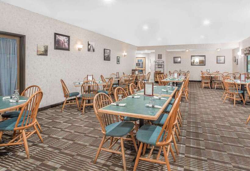 酒店 Ramada By Wyndham Hancock Waterfront