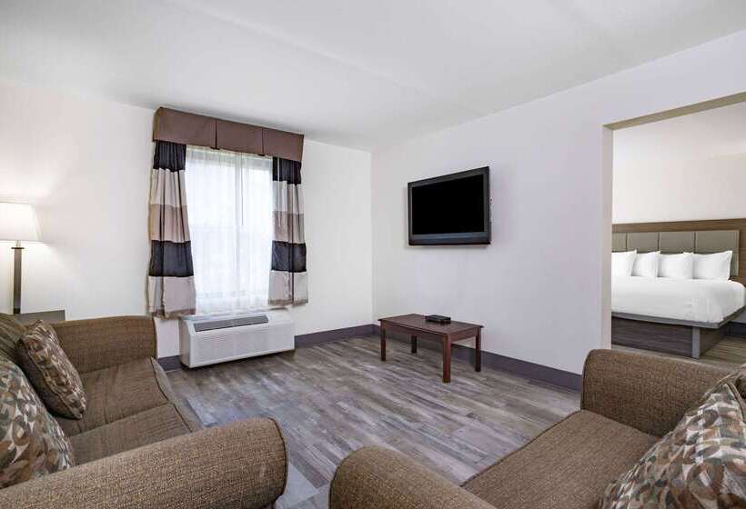 هتل Ramada By Wyndham Hendersonville