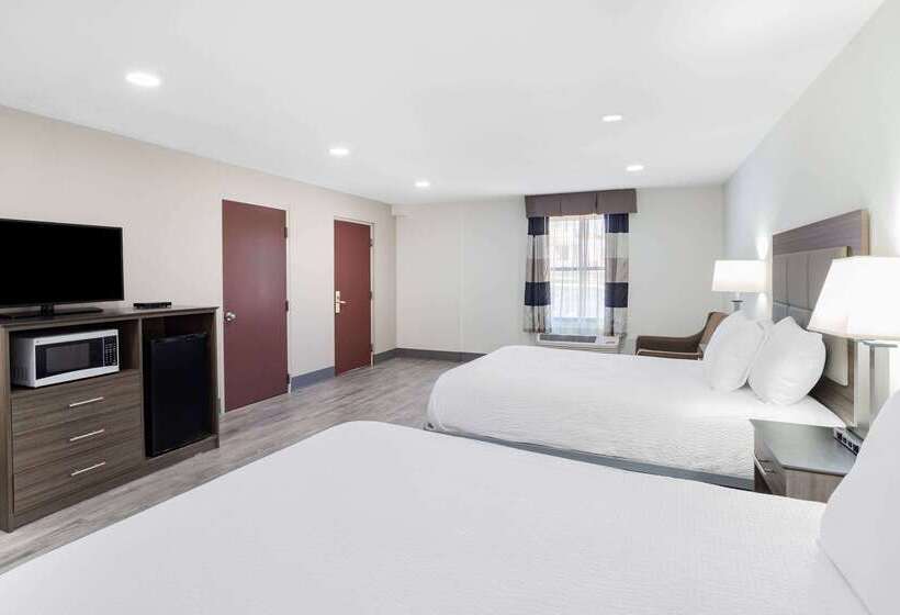 هتل Ramada By Wyndham Hendersonville