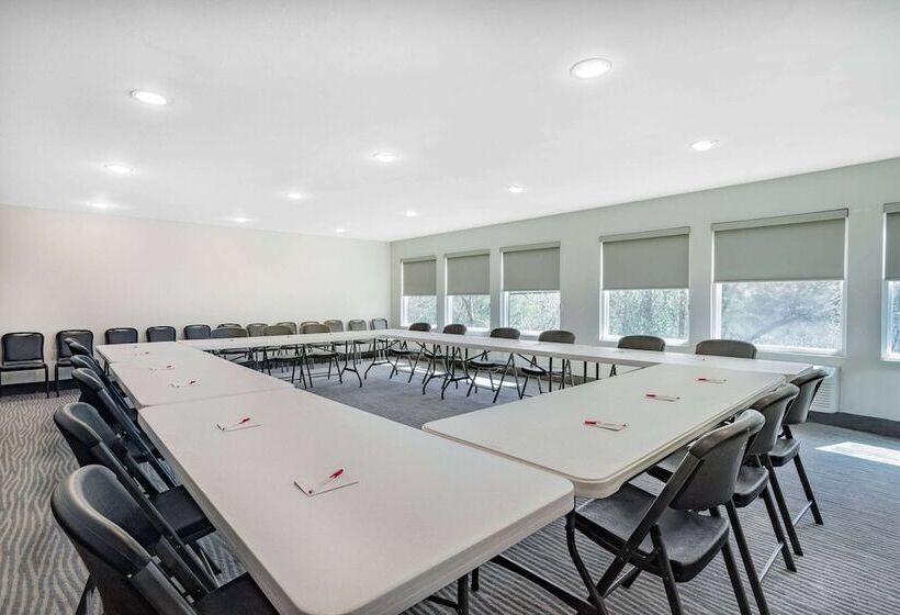 هتل Ramada By Wyndham Hendersonville