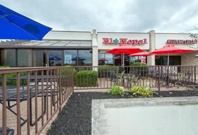 هتل Ramada By Wyndham Louisville North