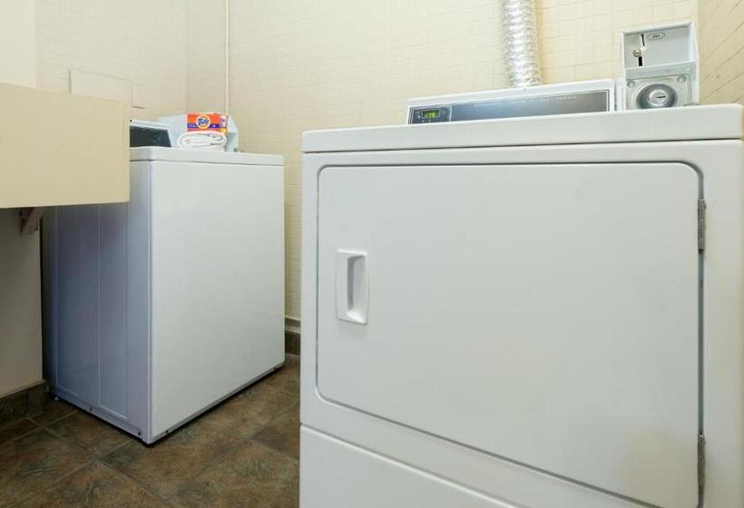 هتل Ramada By Wyndham Louisville North