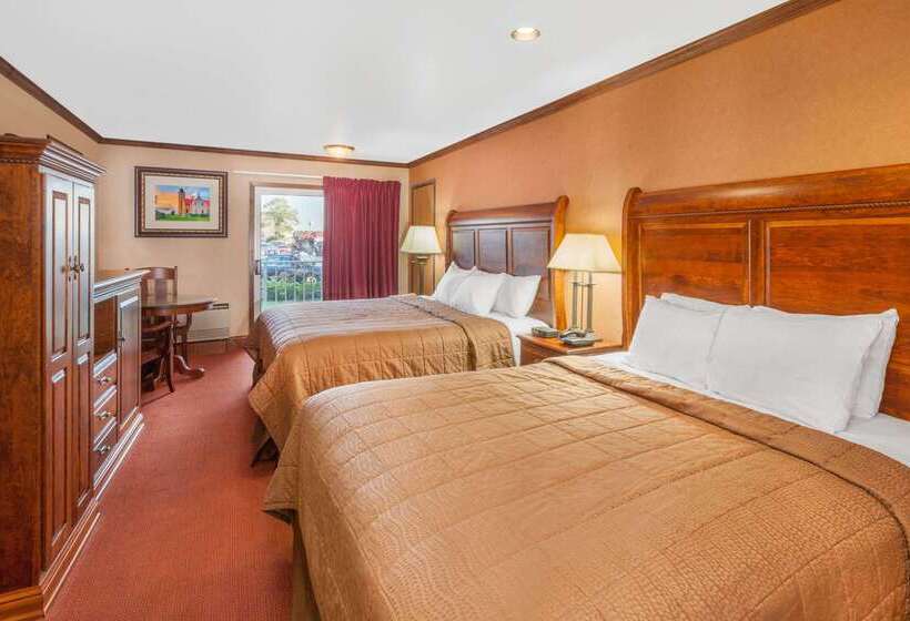 בית מלון כפרי Ramada By Wyndham Mackinaw City Waterfront
