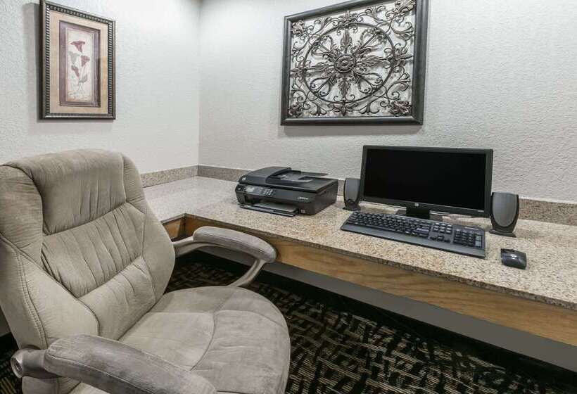 فندق Ramada By Wyndham Oklahoma City Airport North