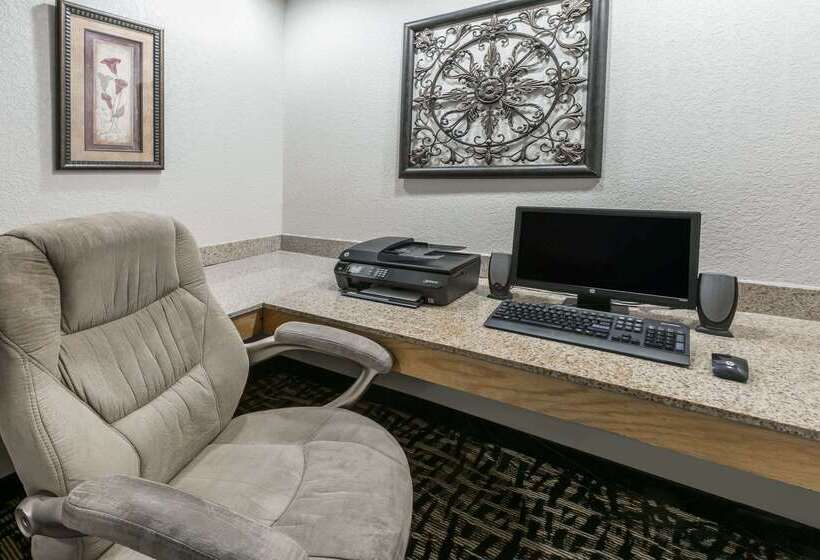 فندق Ramada By Wyndham Oklahoma City Airport North