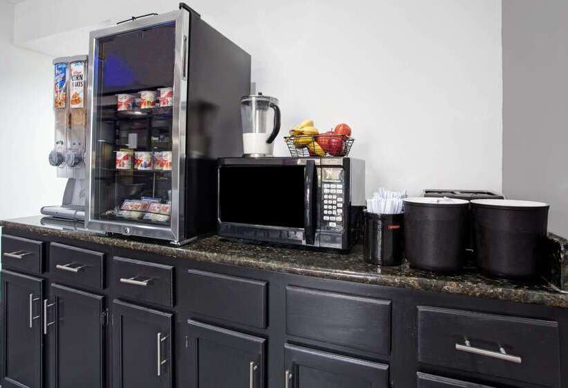 فندق Ramada By Wyndham Pearl/jackson Airport