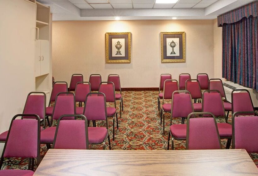 فندق Ramada By Wyndham Pearl/jackson Airport