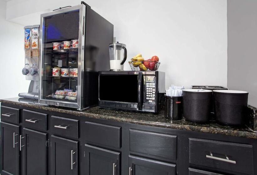 فندق Ramada By Wyndham Pearl/jackson Airport