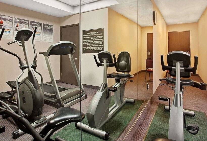 فندق Ramada By Wyndham Pearl/jackson Airport