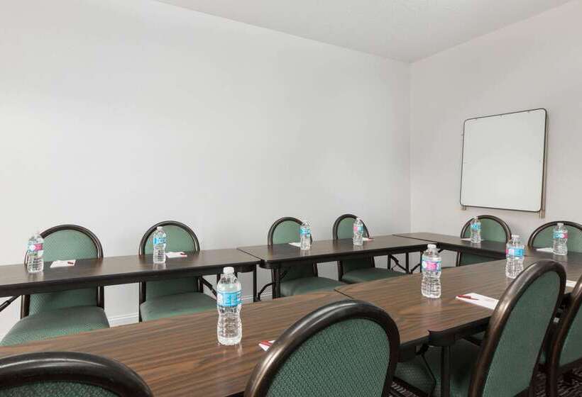 ホテル Ramada By Wyndham Pelham