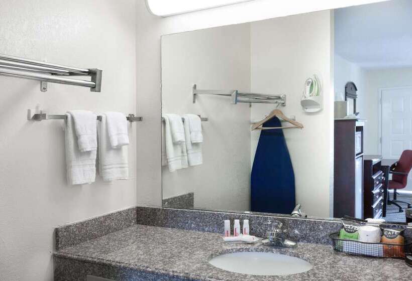 ホテル Ramada By Wyndham Pelham