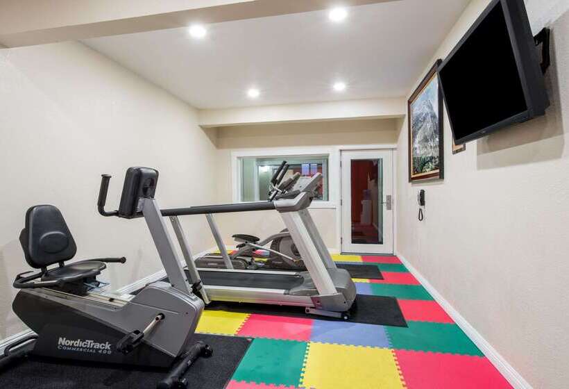 Отель Ramada By Wyndham San Diego Airport