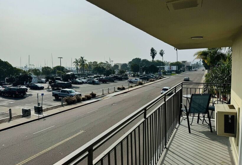 Отель Ramada By Wyndham San Diego Airport