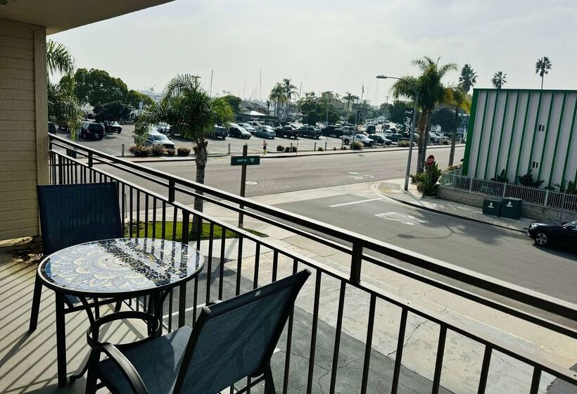 Отель Ramada By Wyndham San Diego Airport