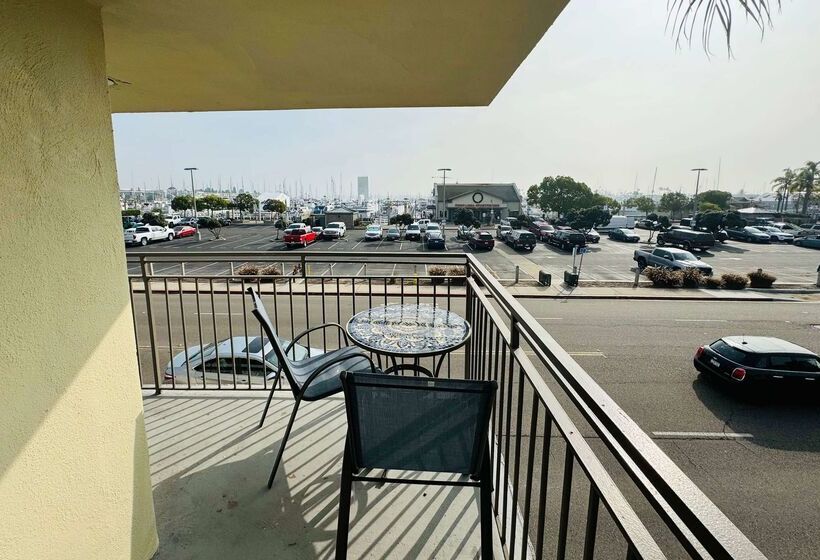 Отель Ramada By Wyndham San Diego Airport