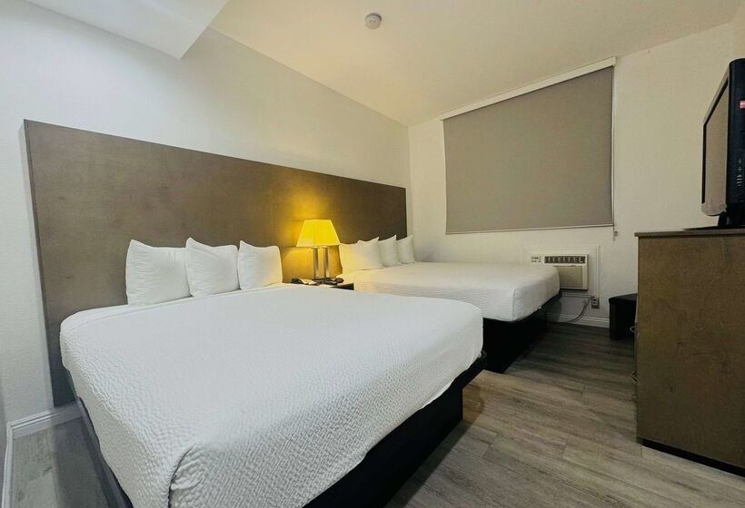 Отель Ramada By Wyndham San Diego Airport