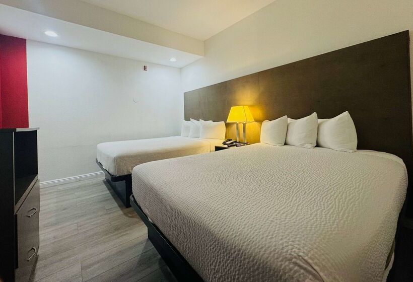 Отель Ramada By Wyndham San Diego Airport