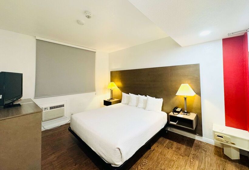 Отель Ramada By Wyndham San Diego Airport