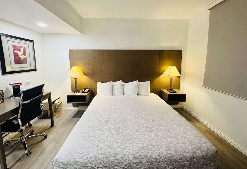 هتل Ramada By Wyndham San Diego Airport