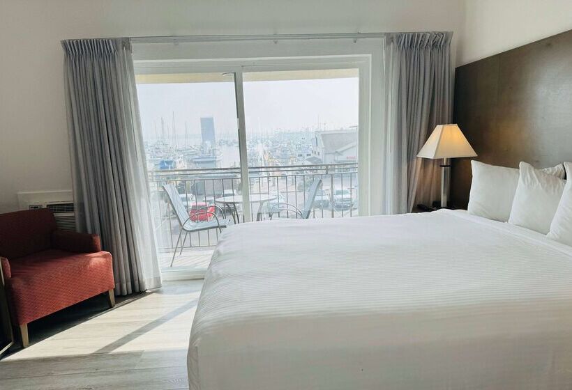 Отель Ramada By Wyndham San Diego Airport