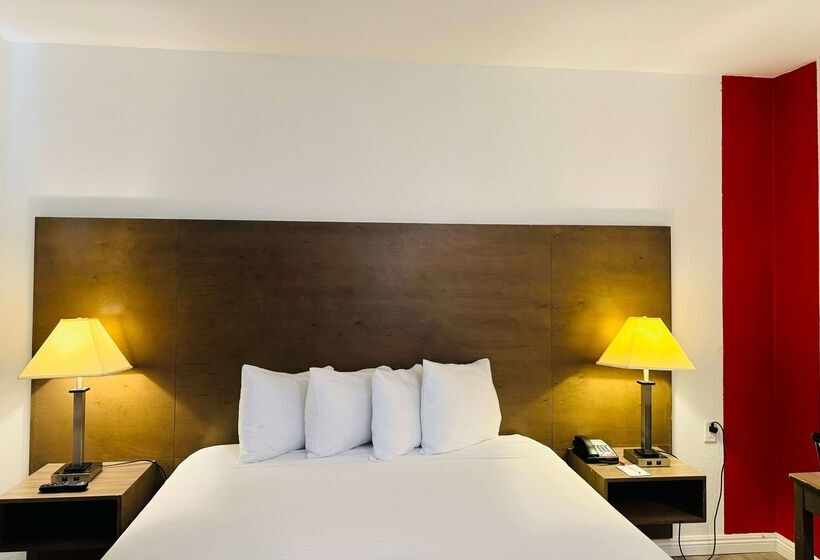 Отель Ramada By Wyndham San Diego Airport