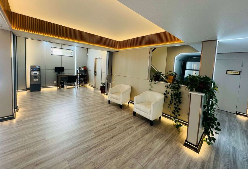 Отель Ramada By Wyndham San Diego Airport