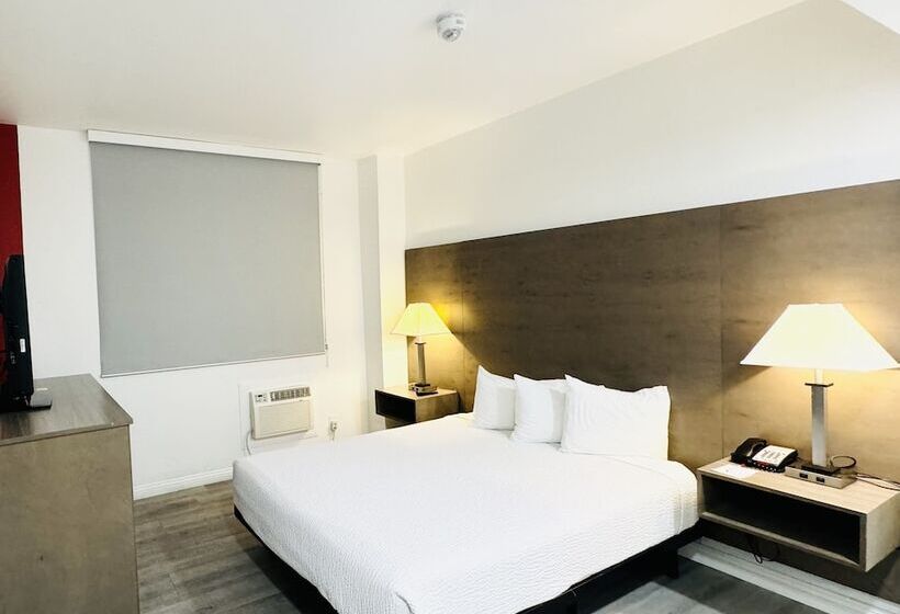 Отель Ramada By Wyndham San Diego Airport