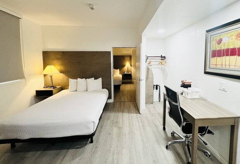 Отель Ramada By Wyndham San Diego Airport