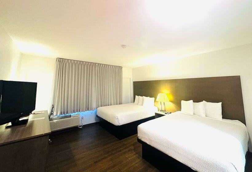 Отель Ramada By Wyndham San Diego Airport