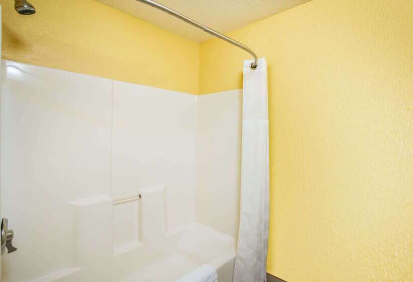 בית מלון כפרי Ramada By Wyndham Sioux Falls