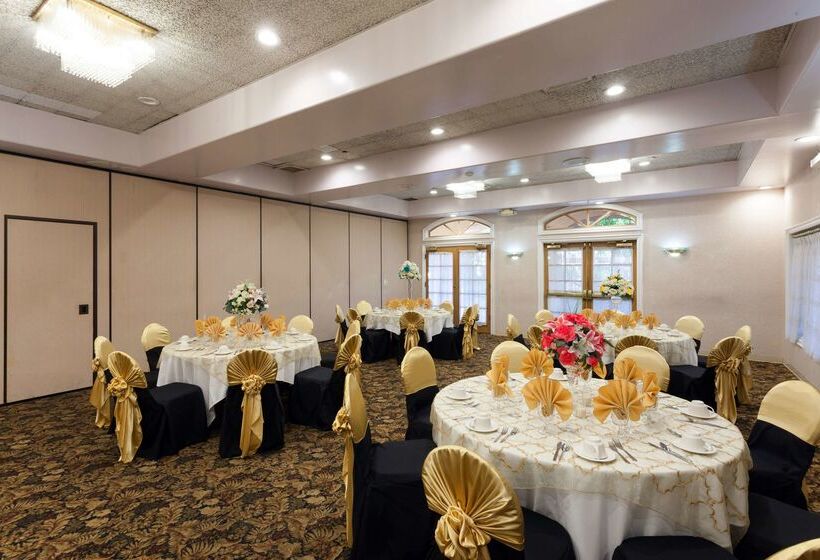 فندق Ramada By Wyndham South El Monte