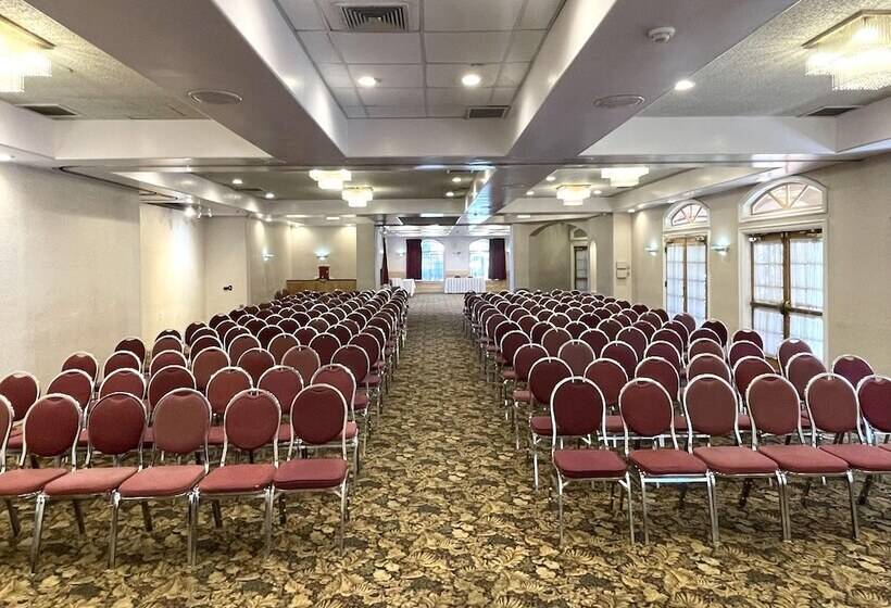 فندق Ramada By Wyndham South El Monte