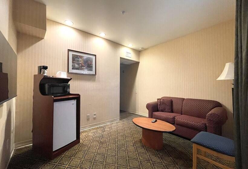 فندق Ramada By Wyndham South El Monte