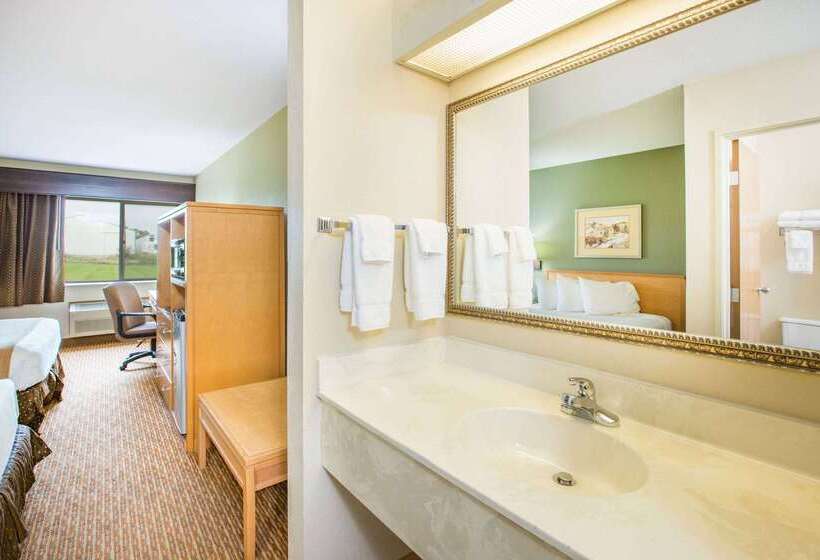 호텔 Ramada By Wyndham Spirit Lake/okoboji