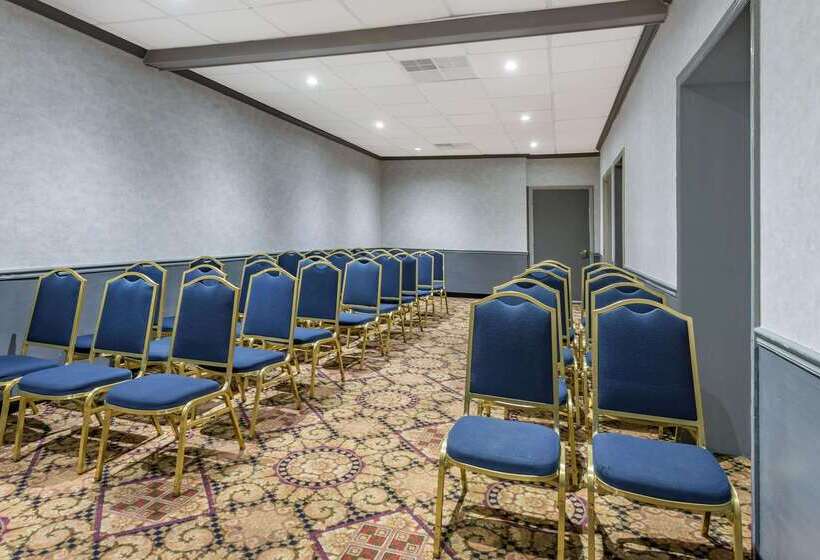 هتل Ramada By Wyndham West Atlantic City