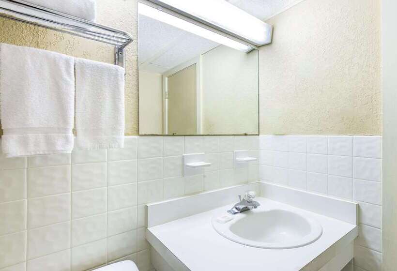 فندق Ramada By Wyndham West Atlantic City