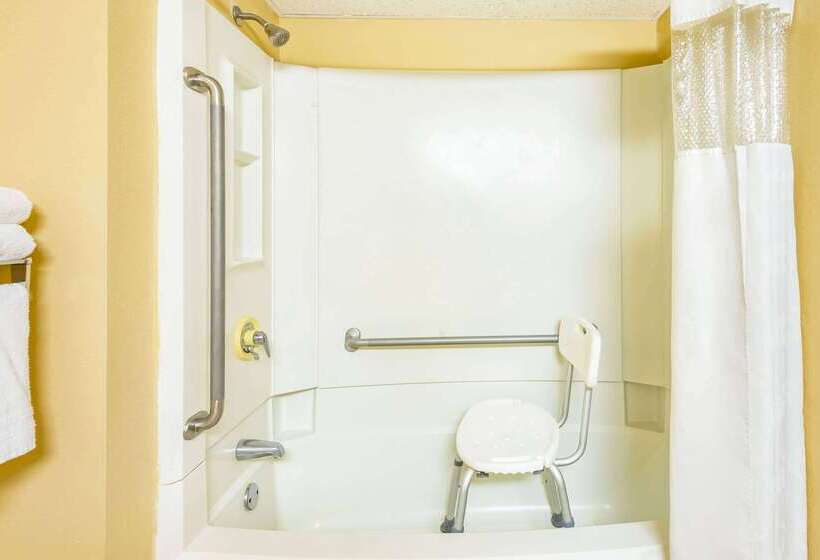 هتل Ramada By Wyndham West Atlantic City