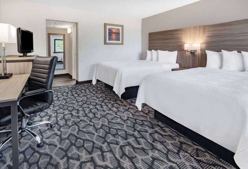 هتل Ramada By Wyndham West Atlantic City