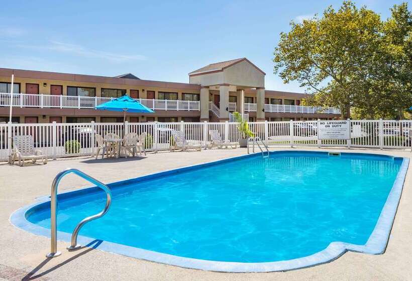 هتل Ramada By Wyndham West Atlantic City