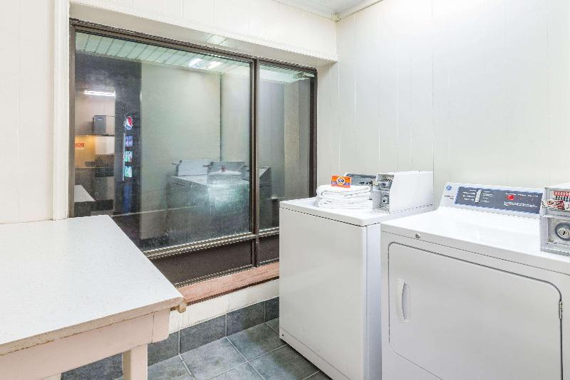 هتل Ramada By Wyndham West Atlantic City