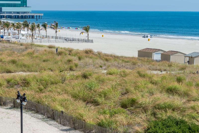 هتل Ramada By Wyndham West Atlantic City