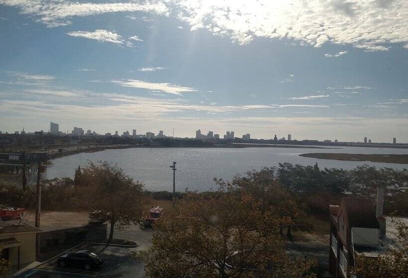 هتل Ramada By Wyndham West Atlantic City