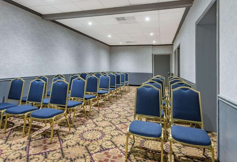 فندق Ramada By Wyndham West Atlantic City