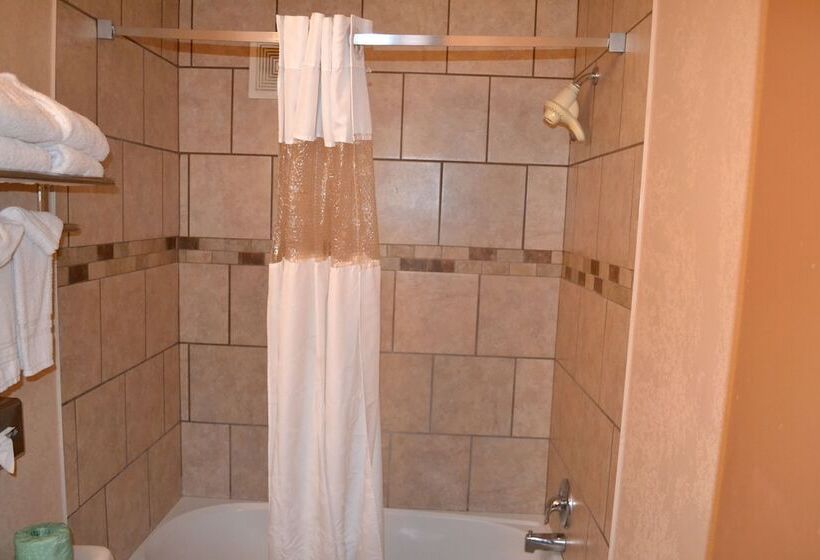 هتل Ramada By Wyndham West Atlantic City